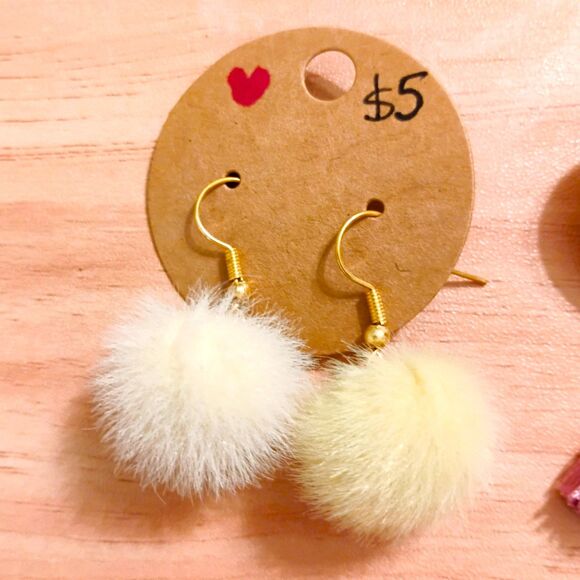 2 NEW Fun Earrings Pink Tassels & Cream Fuzzy Balls Gold Plated Hypoallergenic - Picture 2 of 3